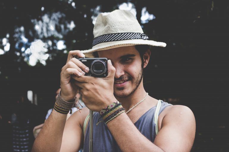 10 Tips: How to Avoid Looking Like a Tourist (With Gifs)