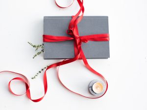 7 Unique Travel Gifts for Someone Traveling Abroad